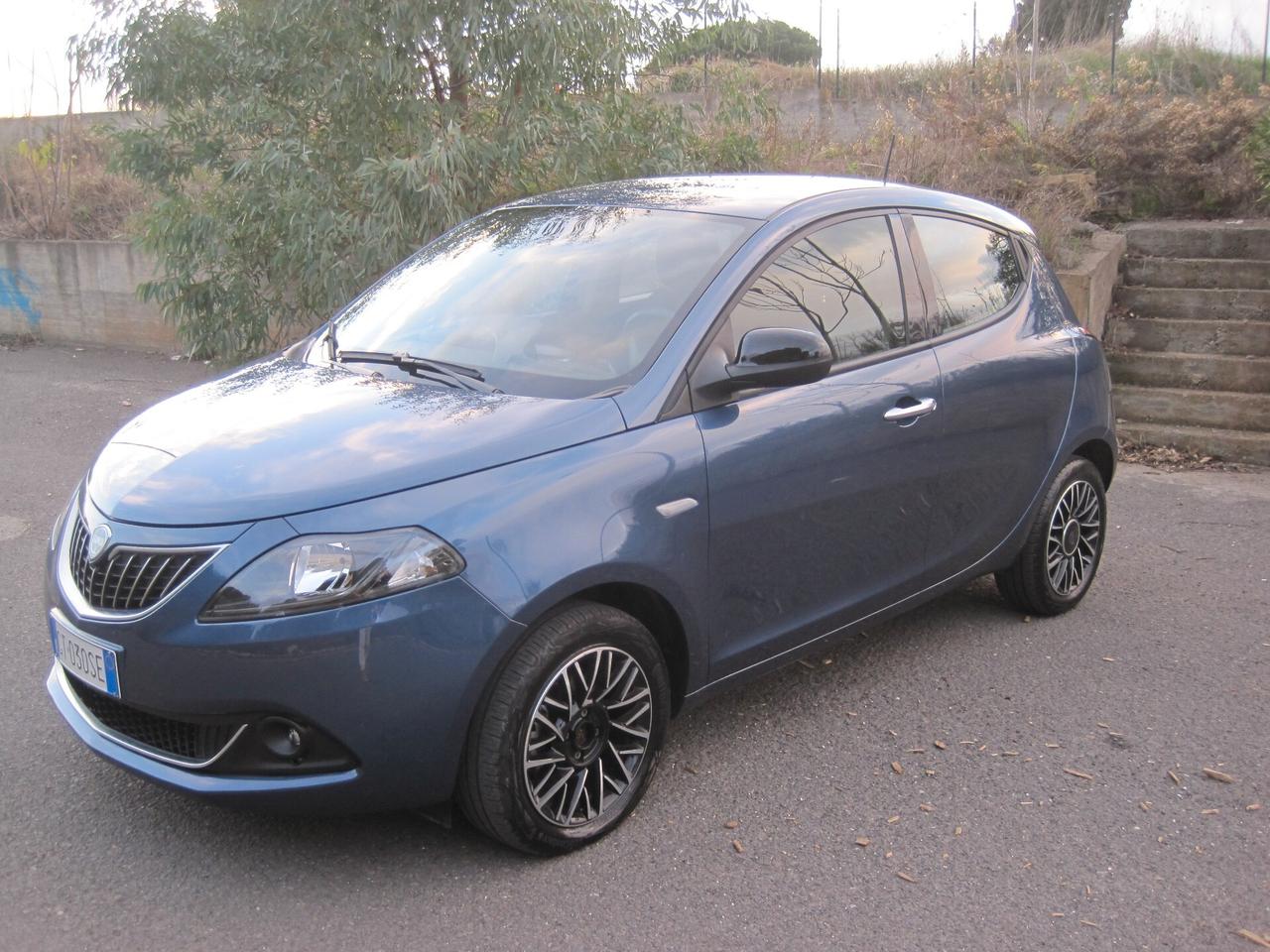Lancia Ypsilon 1.0 FireFly 5 porte S&S Hybrid Platino