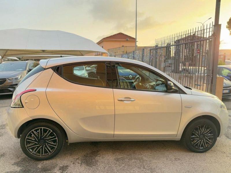Lancia Ypsilon 1.0 FireFly Hybrid GOLD.+ GPL