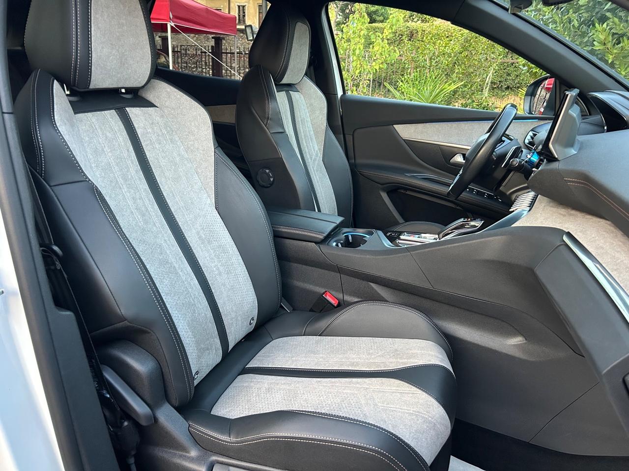 Peugeot 3008 Hybrid4 300 e-EAT8 GT