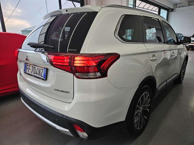 Mitsubishi Outlander 2.2 Instyle 7 posti