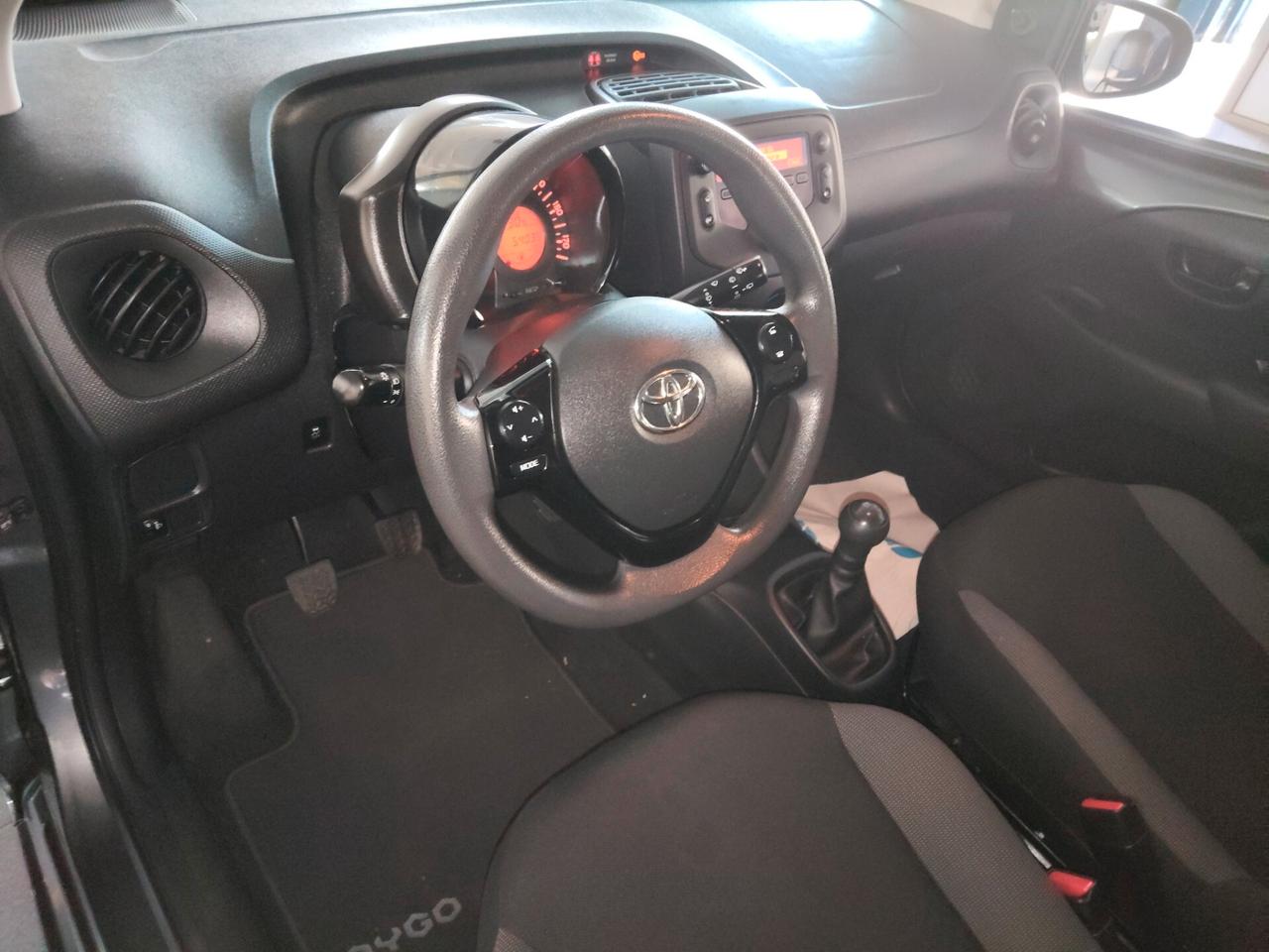 Toyota Aygo Connect 1.0 VVT-i 72CV 5 porte x-business light