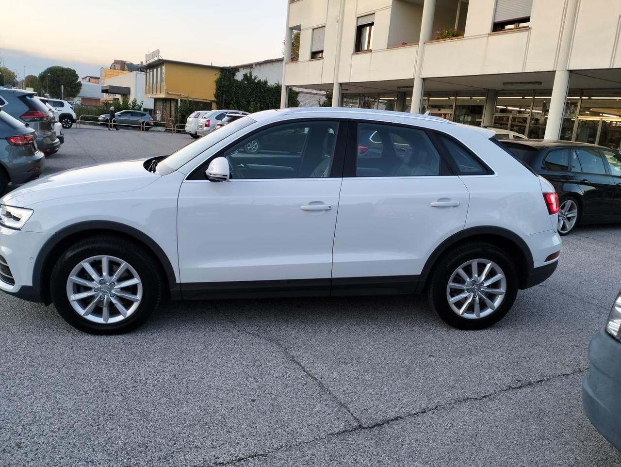 Audi Q3 S - LINE