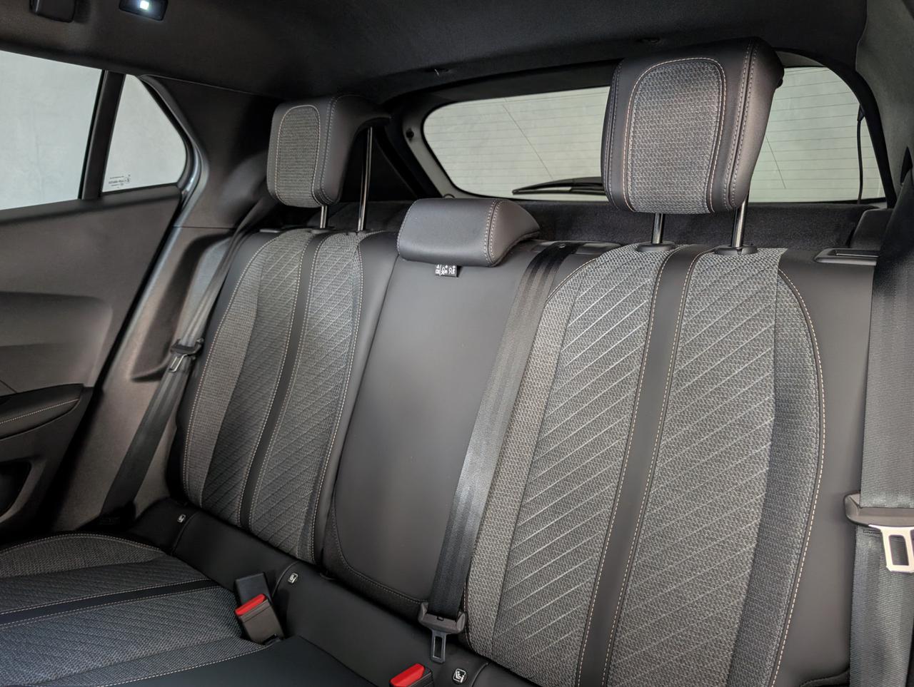 Peugeot 2008 1.2 Hybrid 145cv e-dcs6 Allure