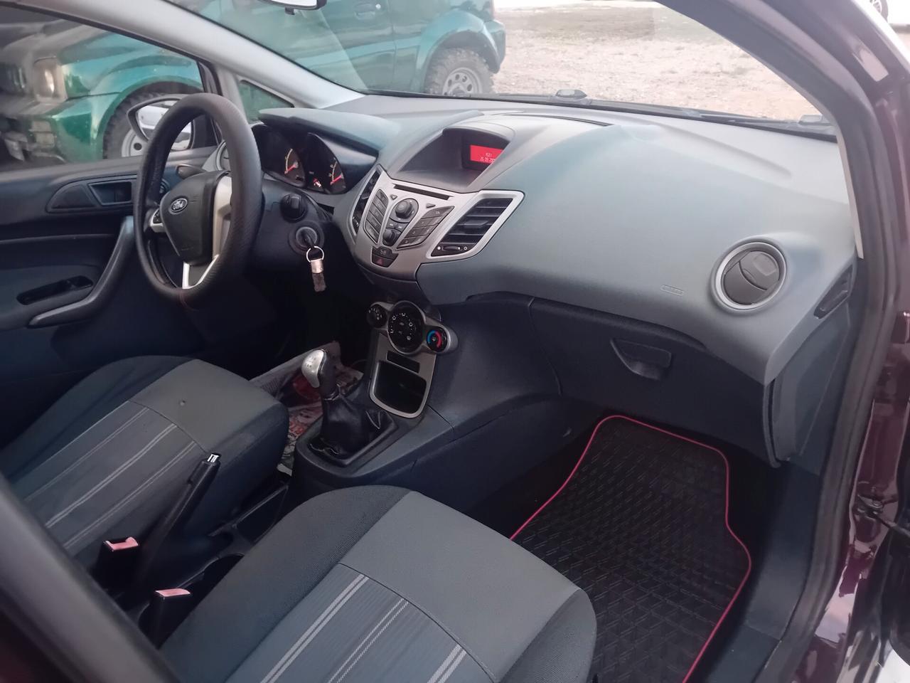 Ford Fiesta 1.4 TDCi 70CV 5 porte Titanium