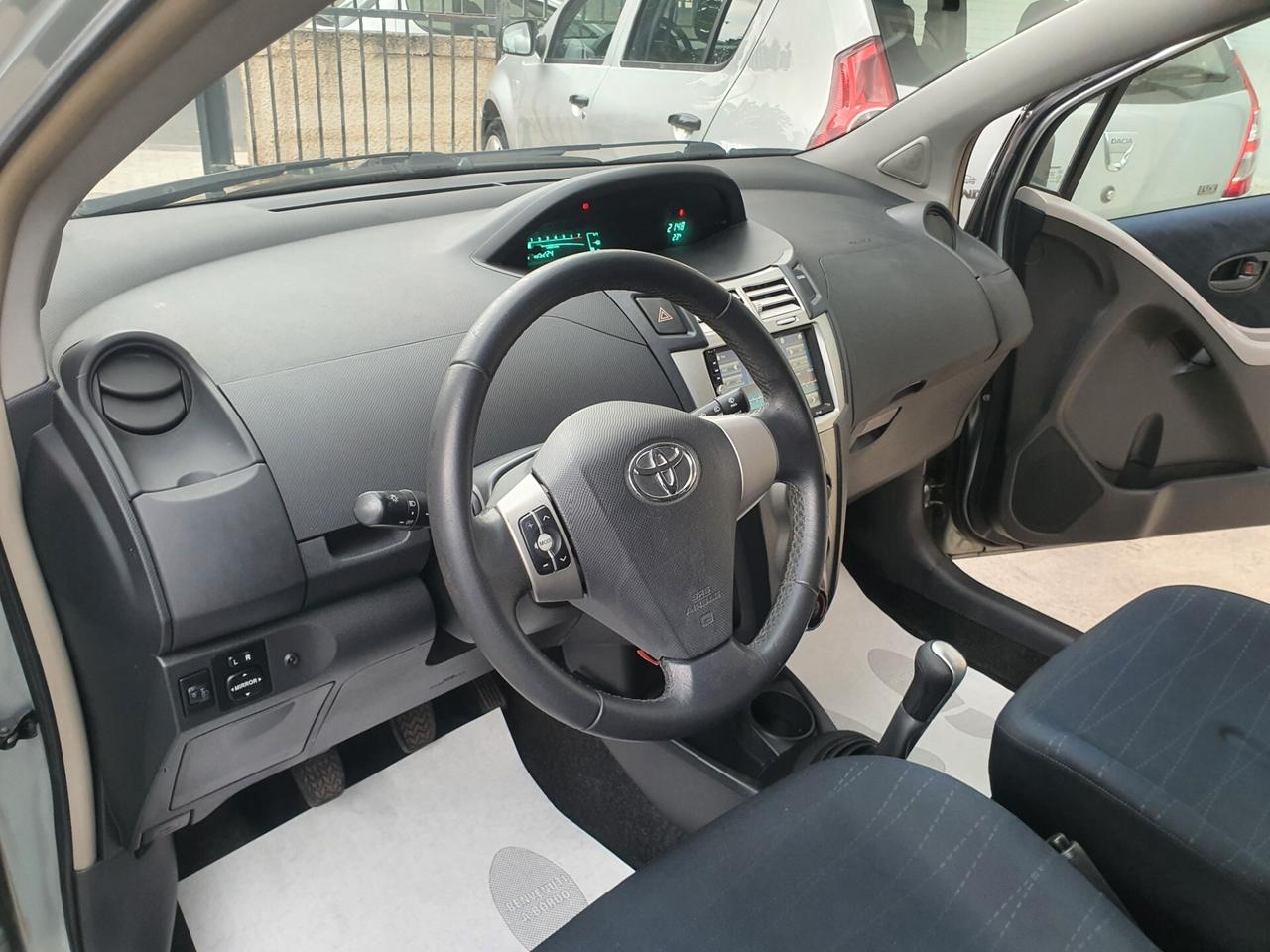 Toyota Yaris 1.0 benzina