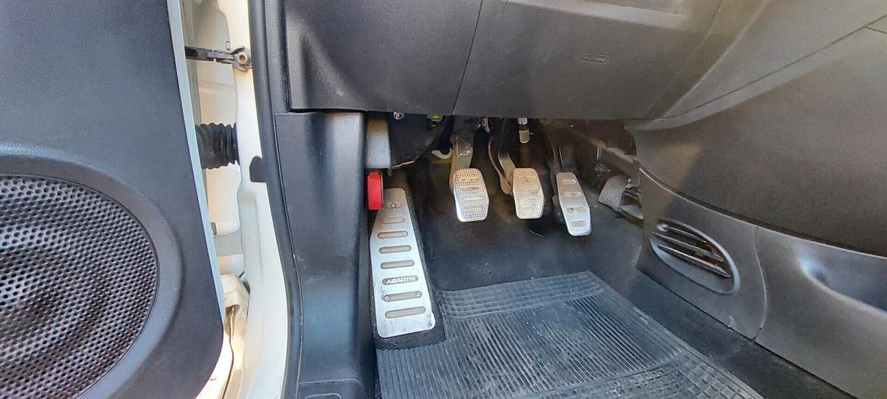 ABARTH 1,4 TURBO 160CV AKRAPOVIC CON IMPIANTO GPL LANDI RENZO NAVIGATORE TELEFONO IMPECCABILE