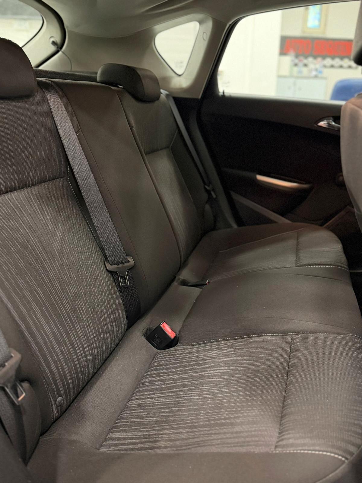 Opel Astra 1.4 100CV 5 porte Cosmo