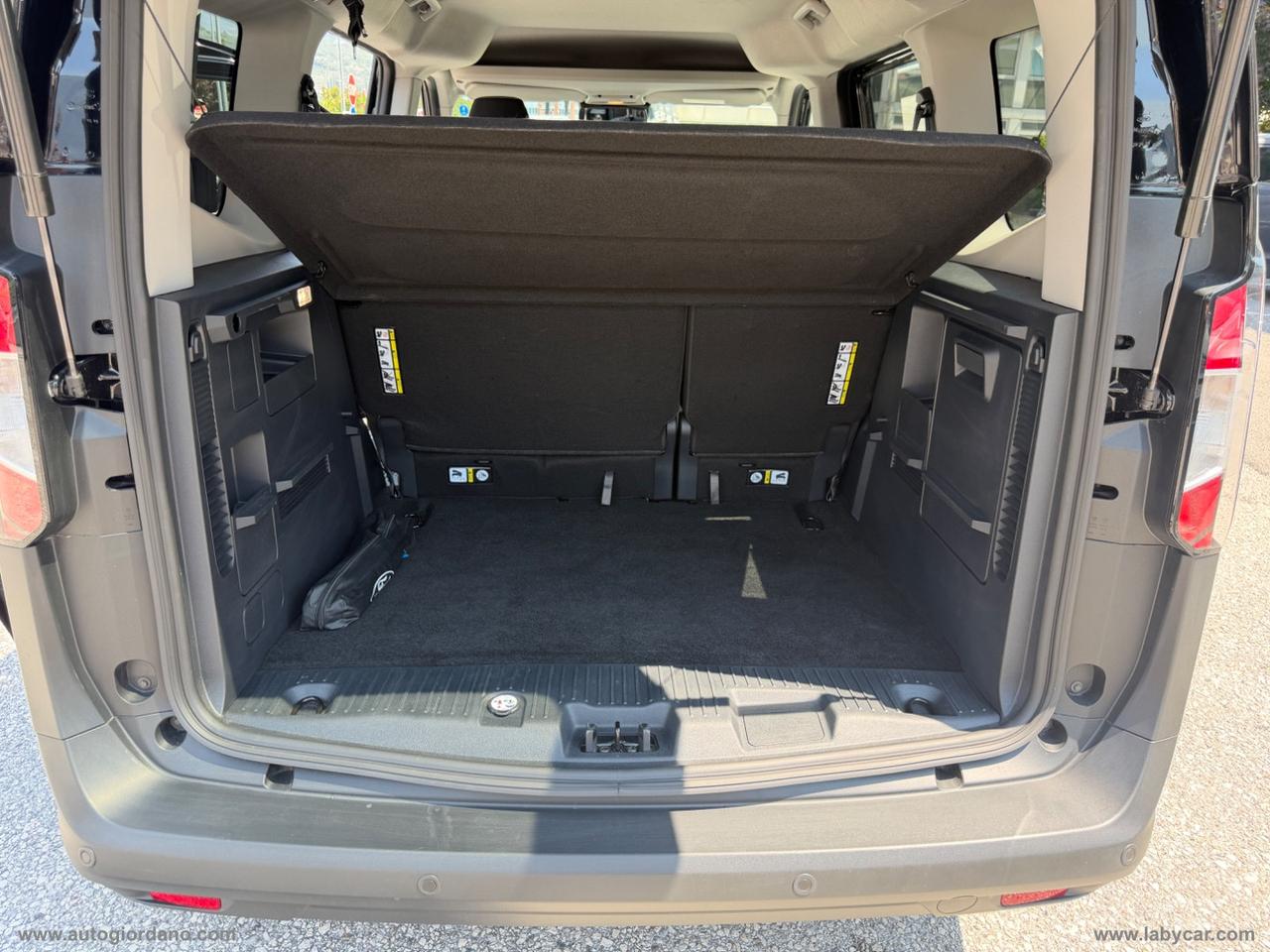 FORD Tourneo Courier 1.0 EcoBoost Titanium