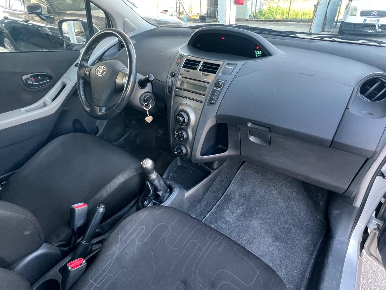 Toyota Yaris 1.0 5 porte Luxury pack FINANZIABILE