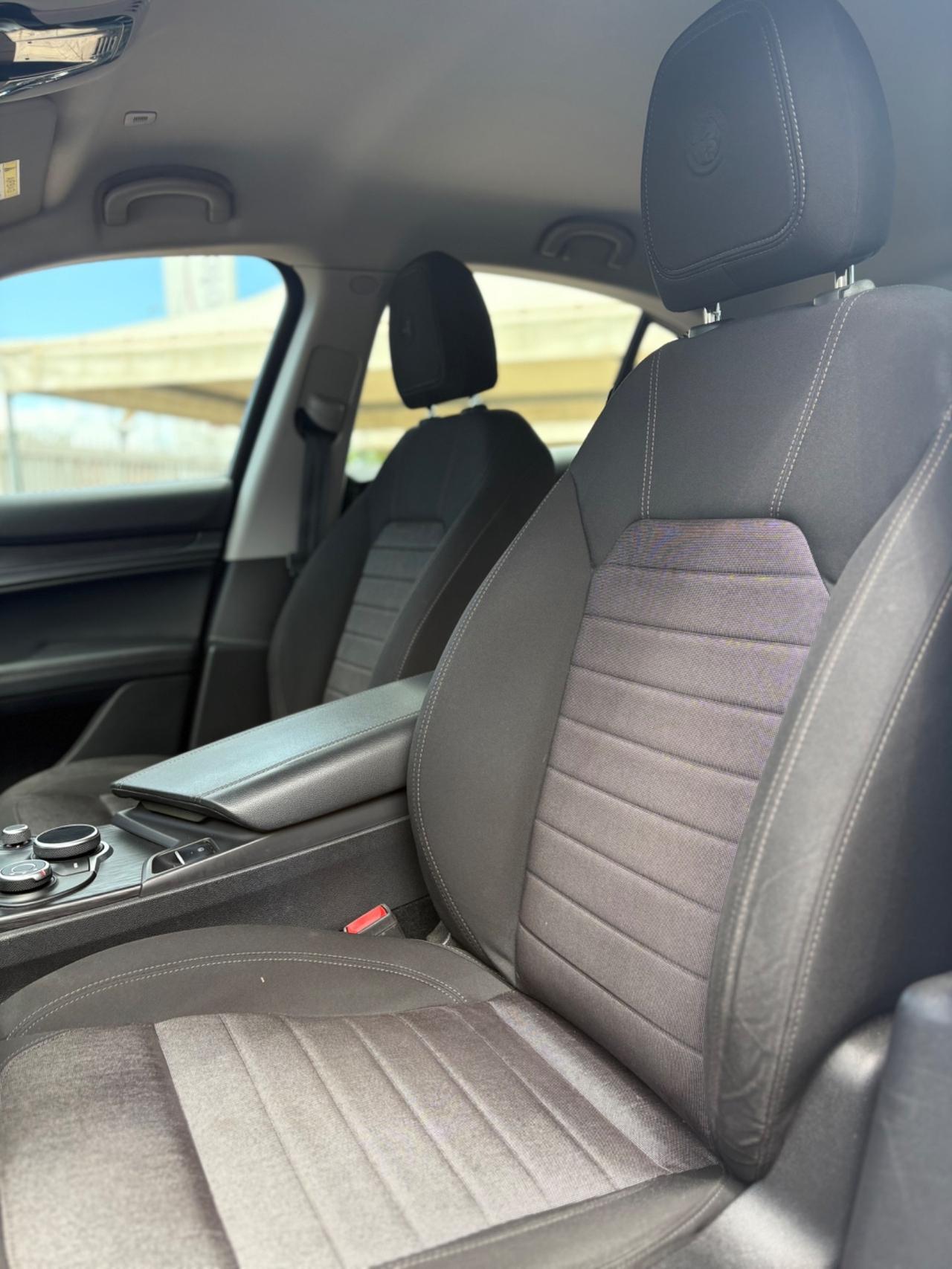 Alfa Romeo Stelvio 2.2 Turbodiesel 180 CV AT8 RWD Business
