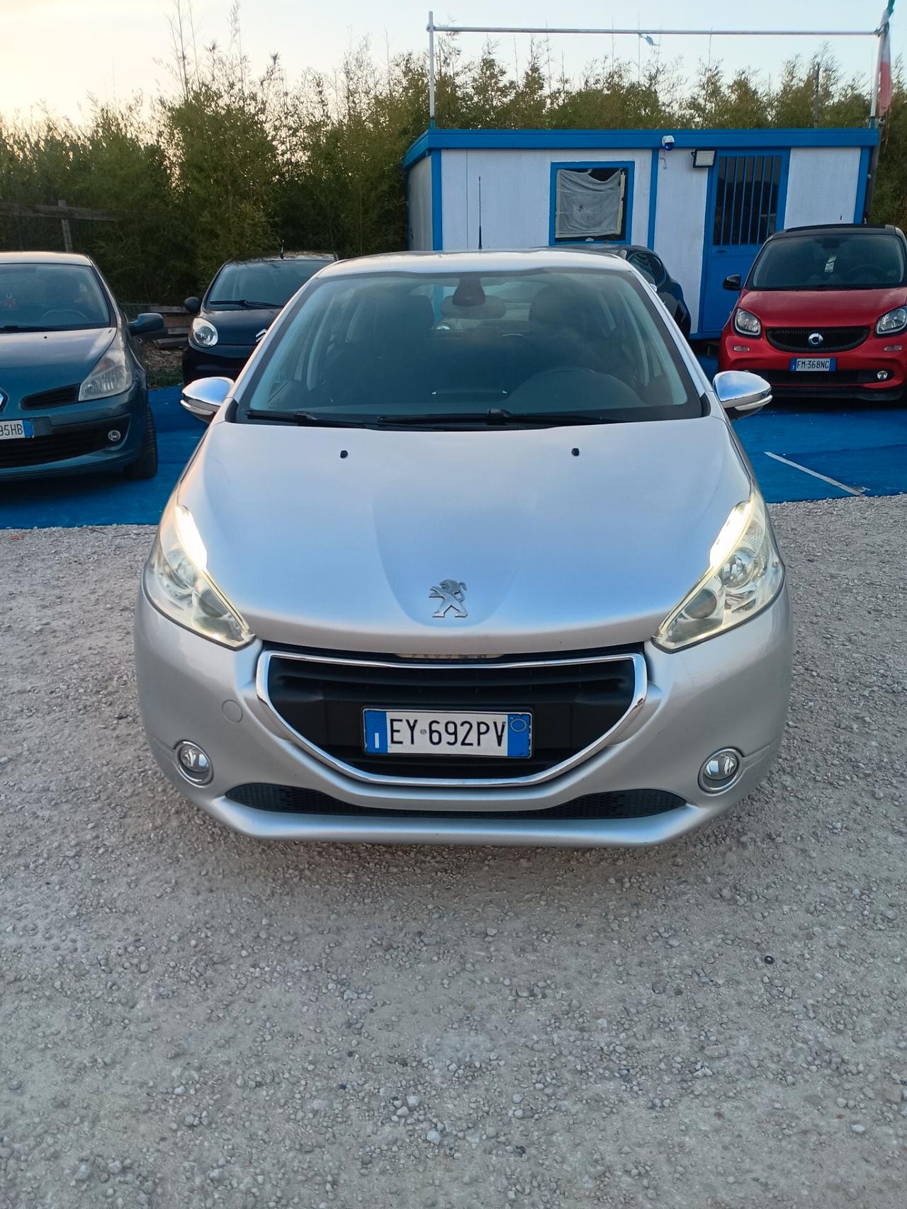 Peugeot 208 1.4 HDi 68 CV 5 porte Allure