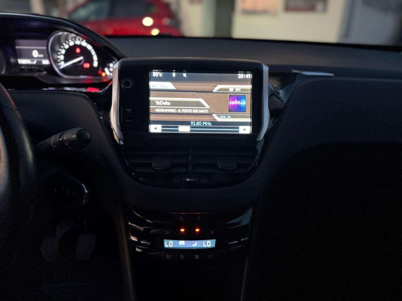 Peugeot 2008 1.2 VTi 82CV Allure NEOPATENTATI