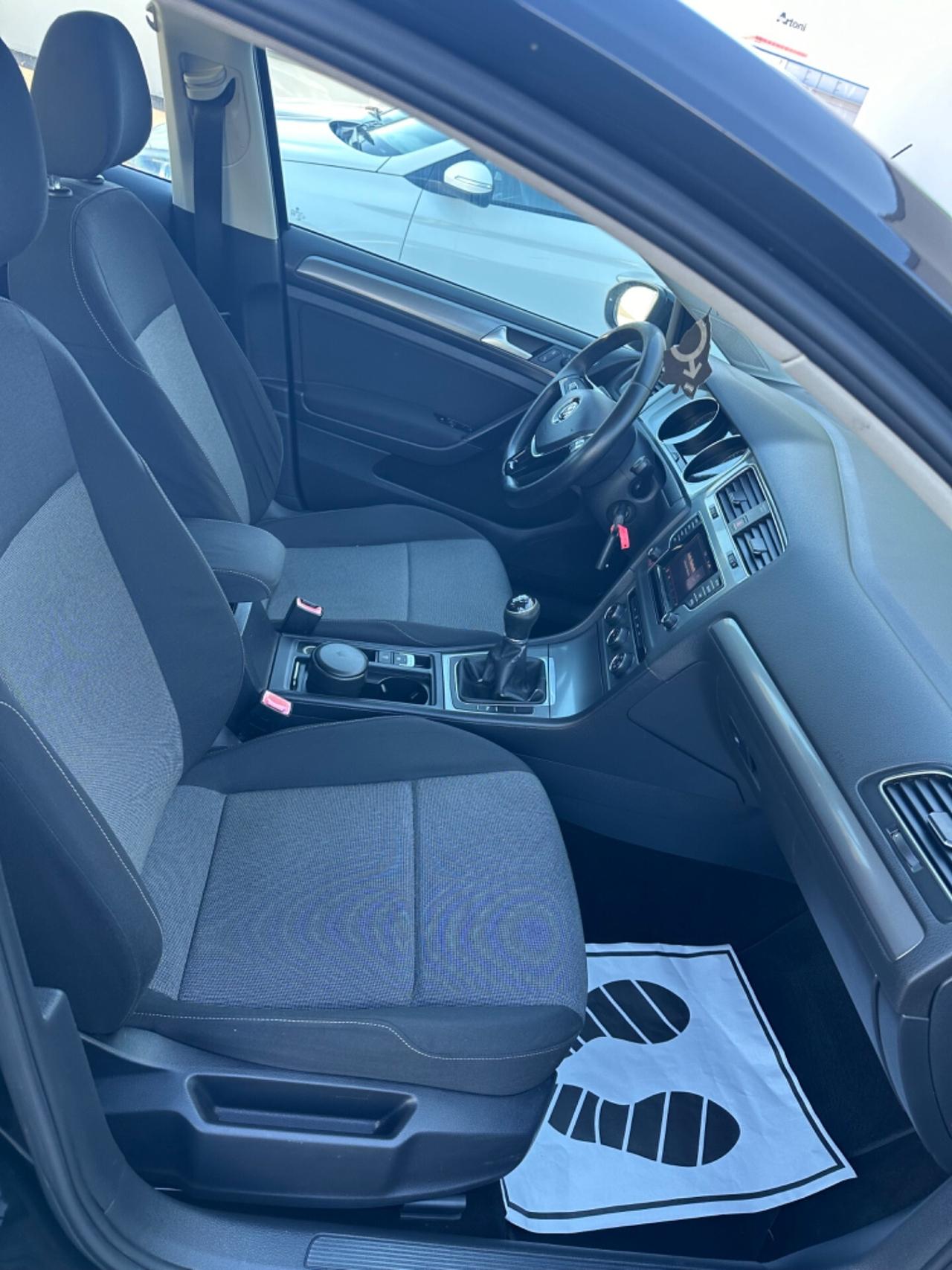 Volkswagen Golf 1.6 TDI ADATTA A NEOPATENTATI