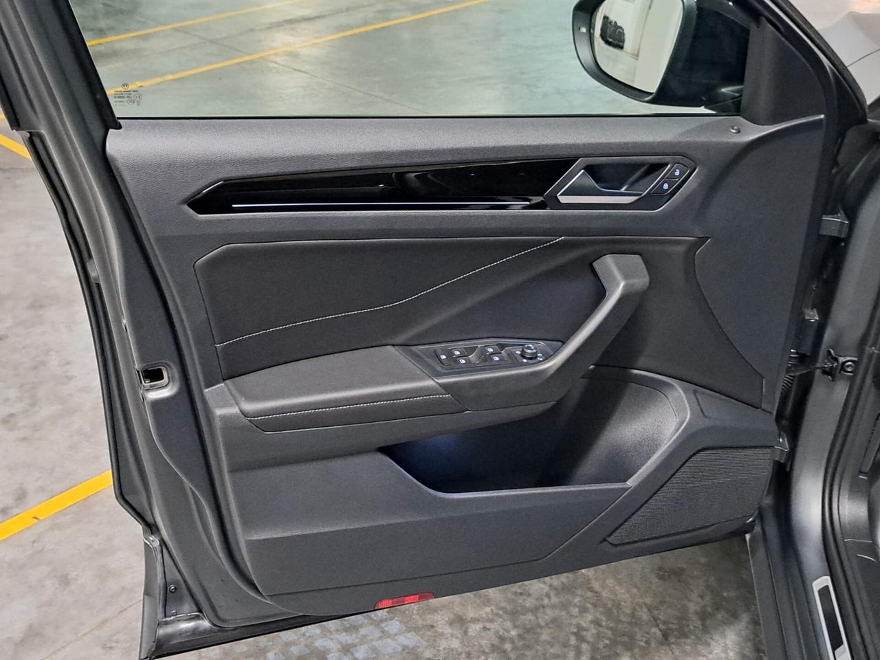 Volkswagen T-Roc 1500 TSI ACT R-Line Plus OPACA