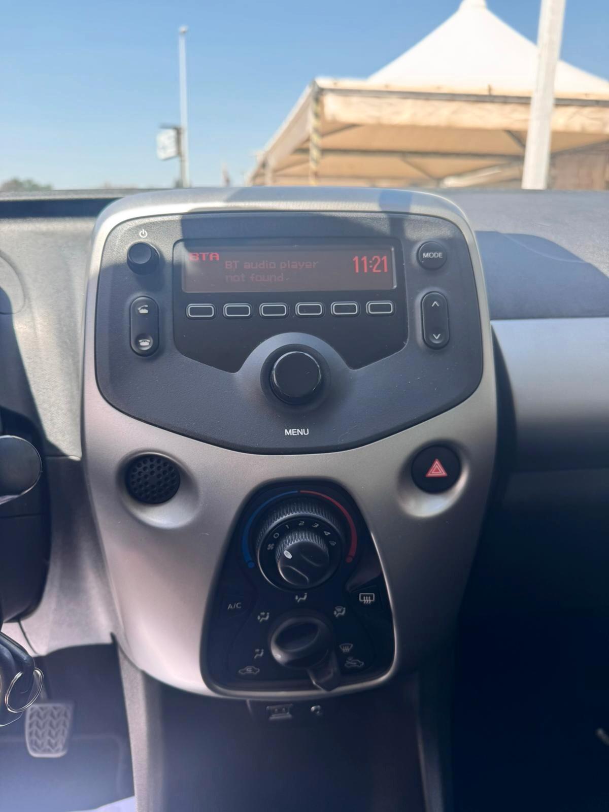 Toyota Aygo 1.0 VVT-i 69 CV 5 porte x-cool TSS