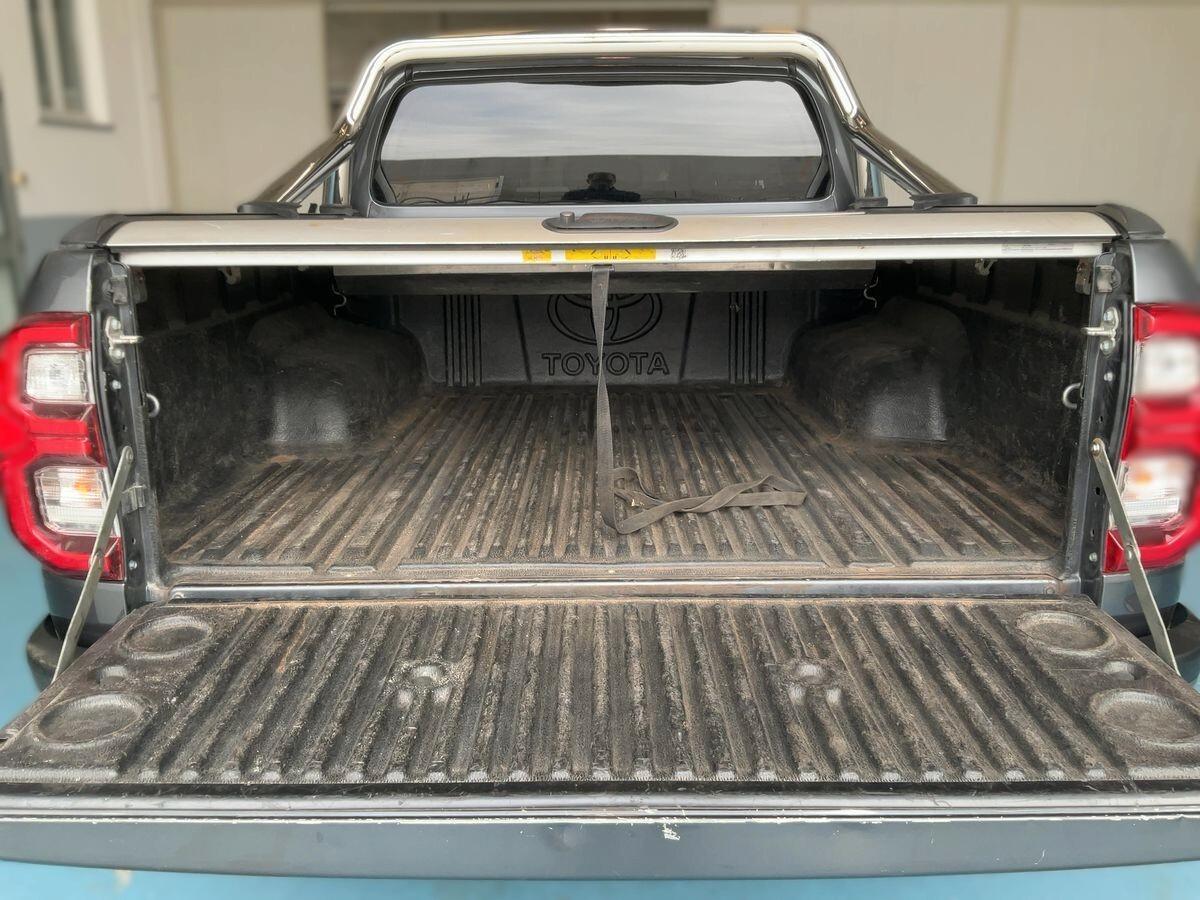 Toyota Hilux 2.8 D-4D Double Cab Executive 4x4 — 204 CV | 01/2021 | 222.400 km