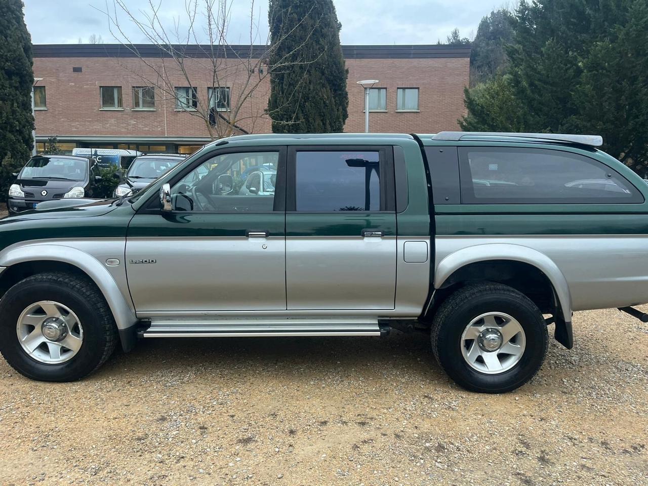 Mitsubishi L200 2.5 Diesel - 4x4 - Pick-Up Cabina