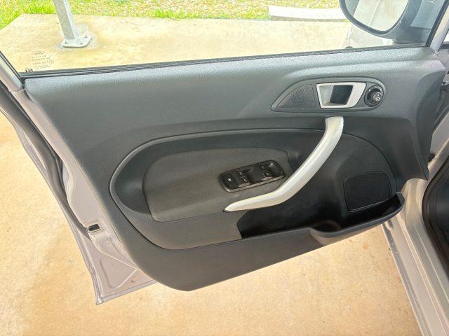 FORD Fiesta 1.4 TDCi 70CV 5 porte Titanium OK NEOPATENTATI