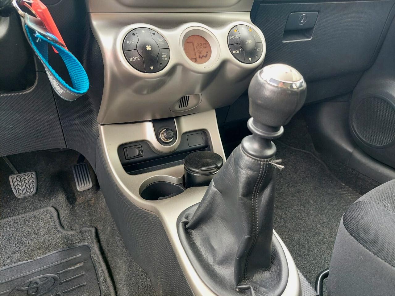 TOYOTA Urban Cruiser 1.4 D-4D AWD Sol - 2009