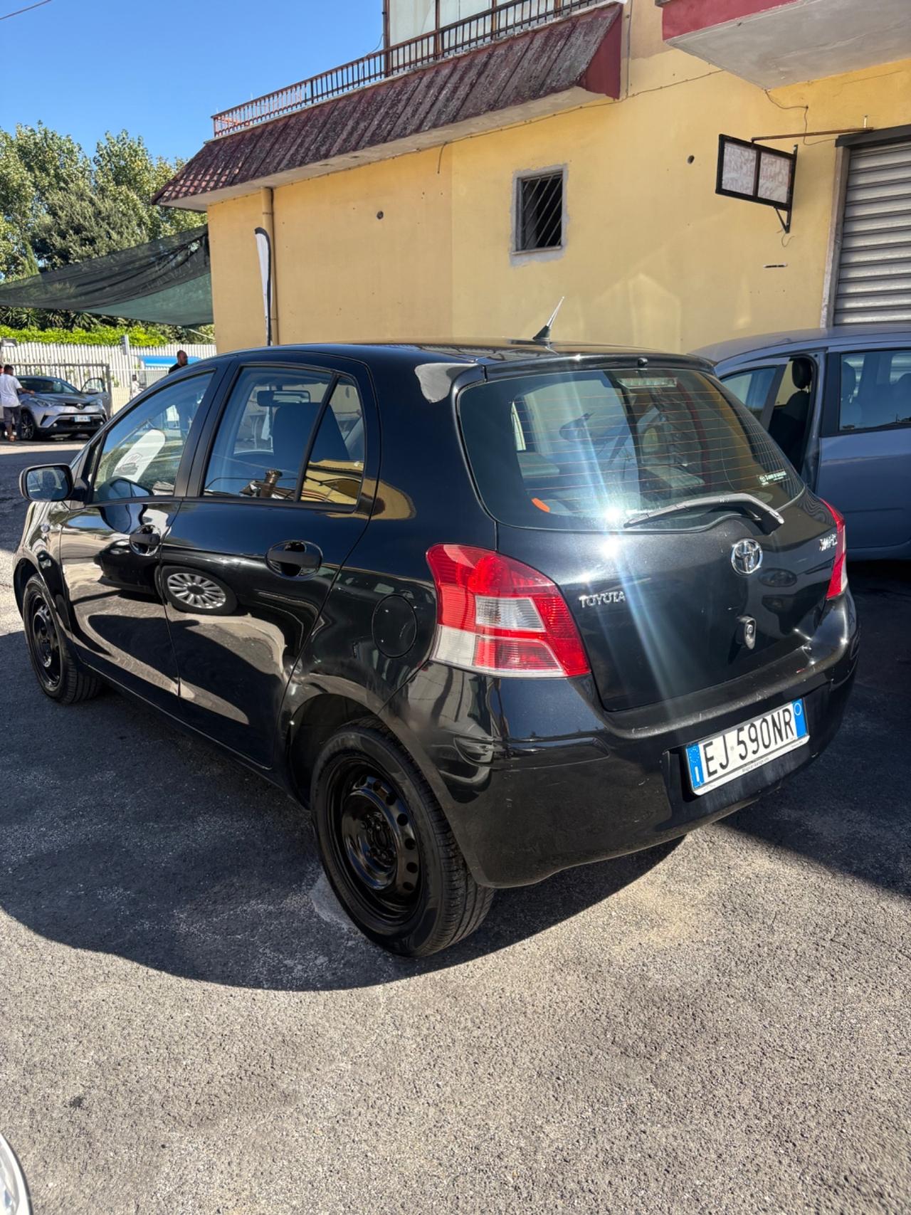 Toyota Yaris 1.0 5 porte Now