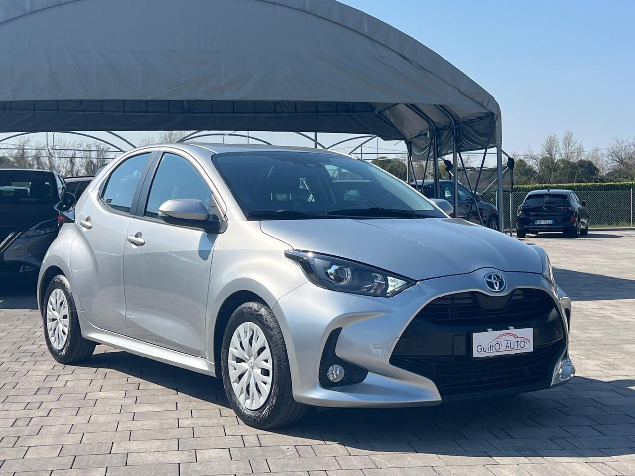 Toyota Yaris 1.5 Hybrid 5 porte Business FINANZIABILE