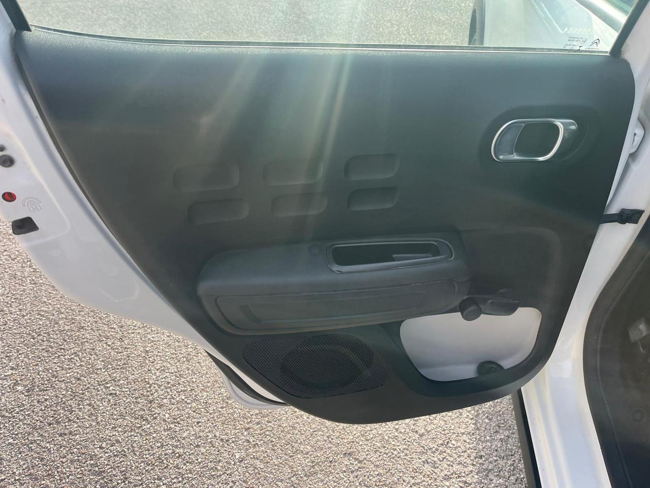 Citroen C3 BlueHDi Shine abbinata a Carrattrezzi