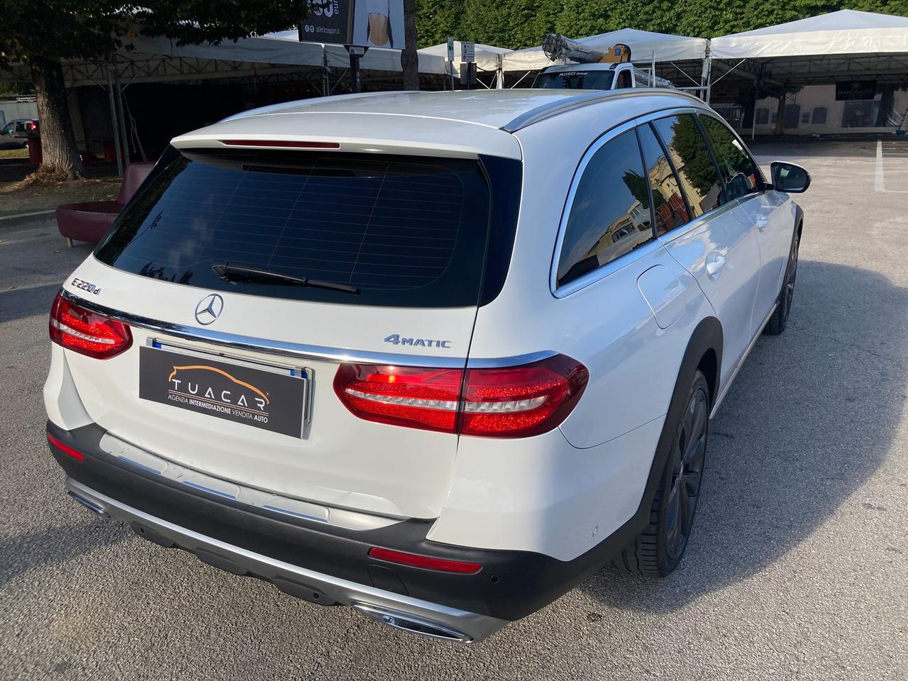 Mercedes-Benz E 220 E-Class E #6086