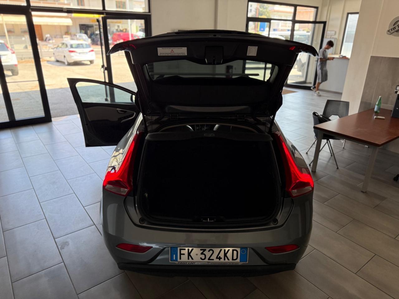 Volvo V40 D2 Geartronic R-design Kinetic