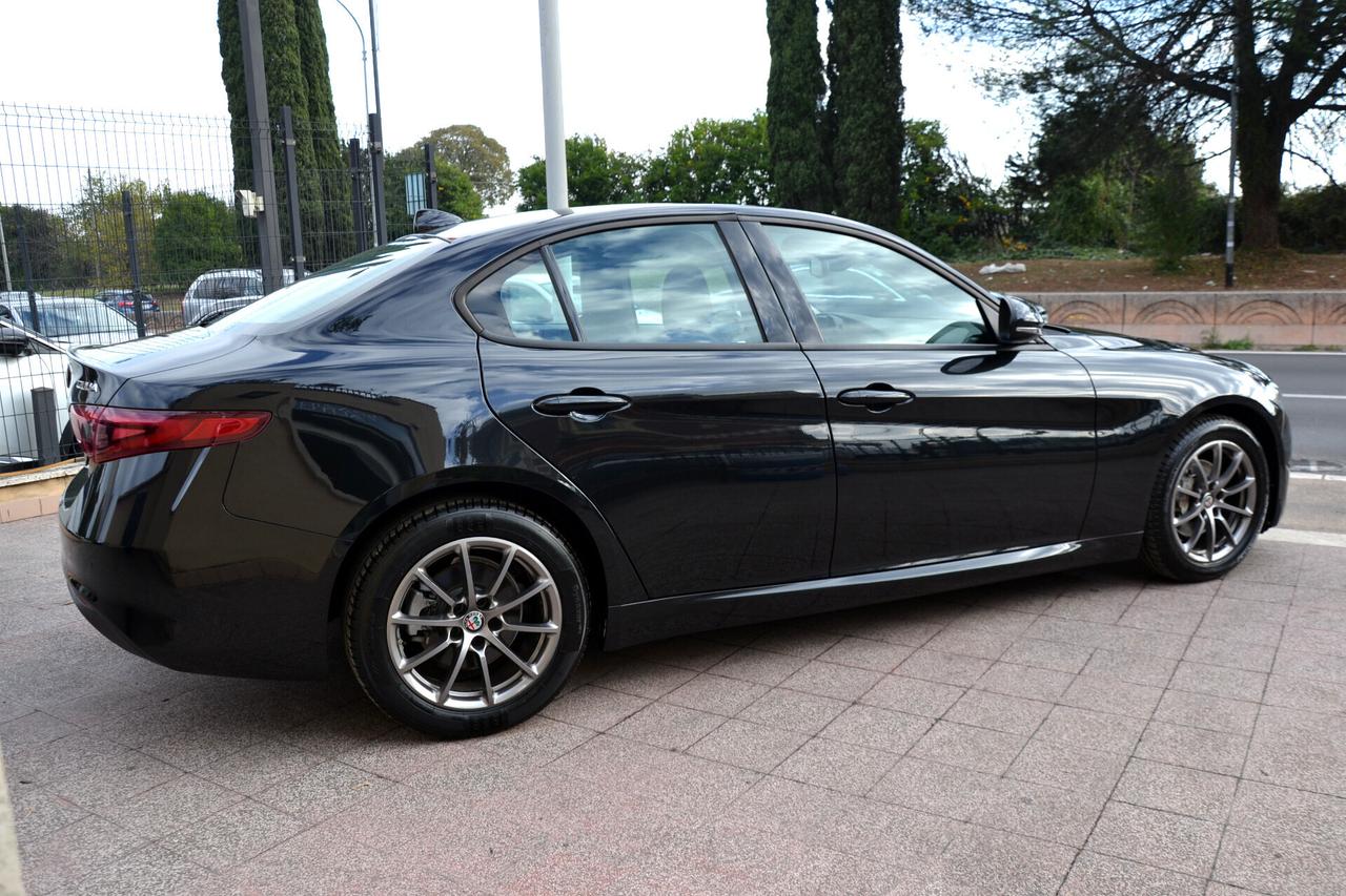 Alfa Romeo Giulia 2.0 200CV AT8 NAV LED RCAM PDC *PREZZO VERO*