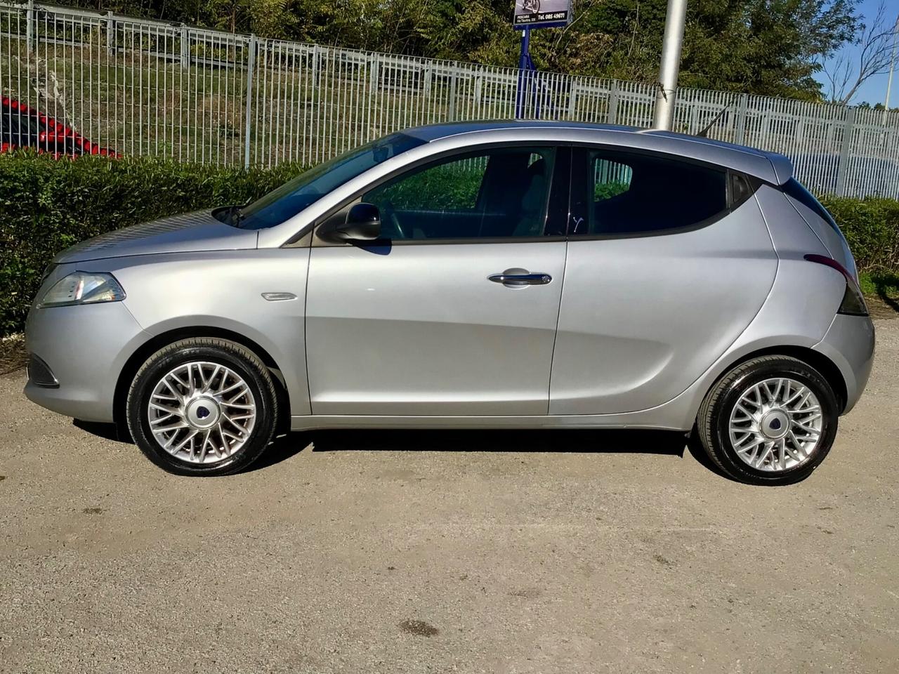 Lancia Ypsilon 1.2 69 CV 5 porte Gold