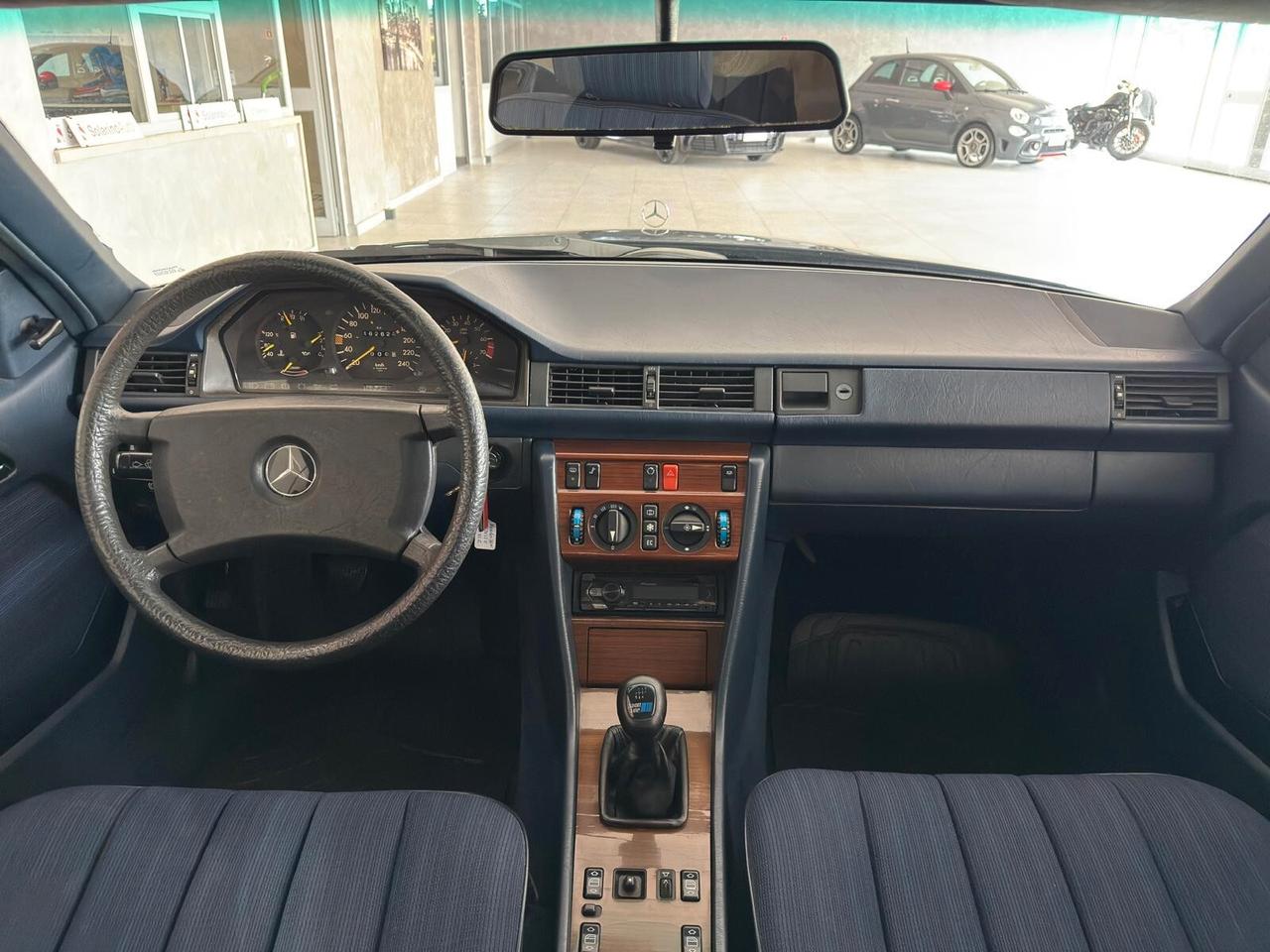 Mercedes E 300 CE Coupe