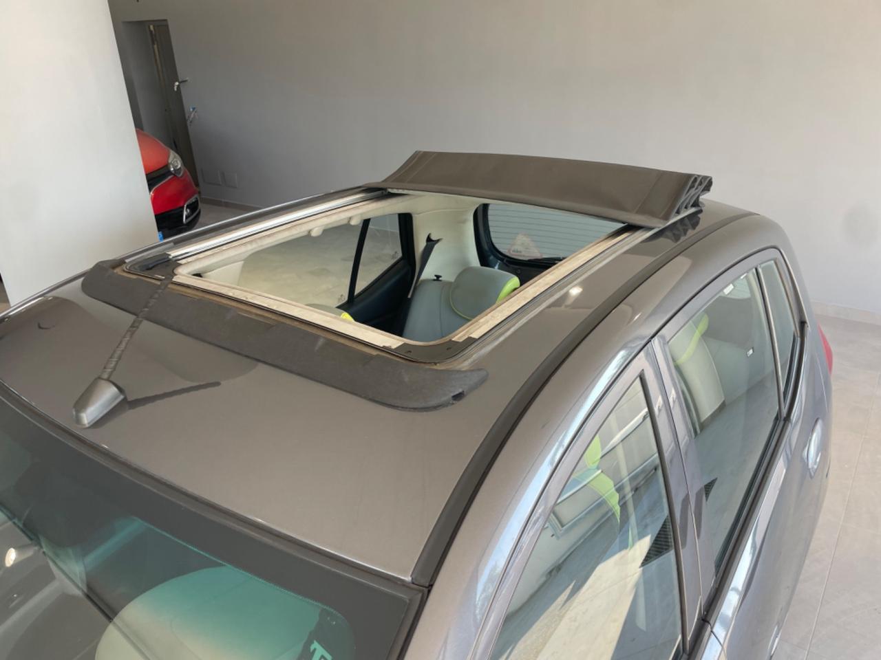 Hyundai i10 1.1 12V Fiorucci Soft Top Cabrio