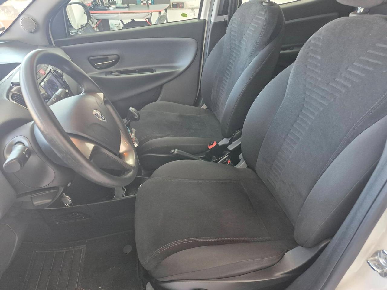 Lancia Ypsilon 0.9 TwinAir 85 CV 5 porte S&S DFN Gold