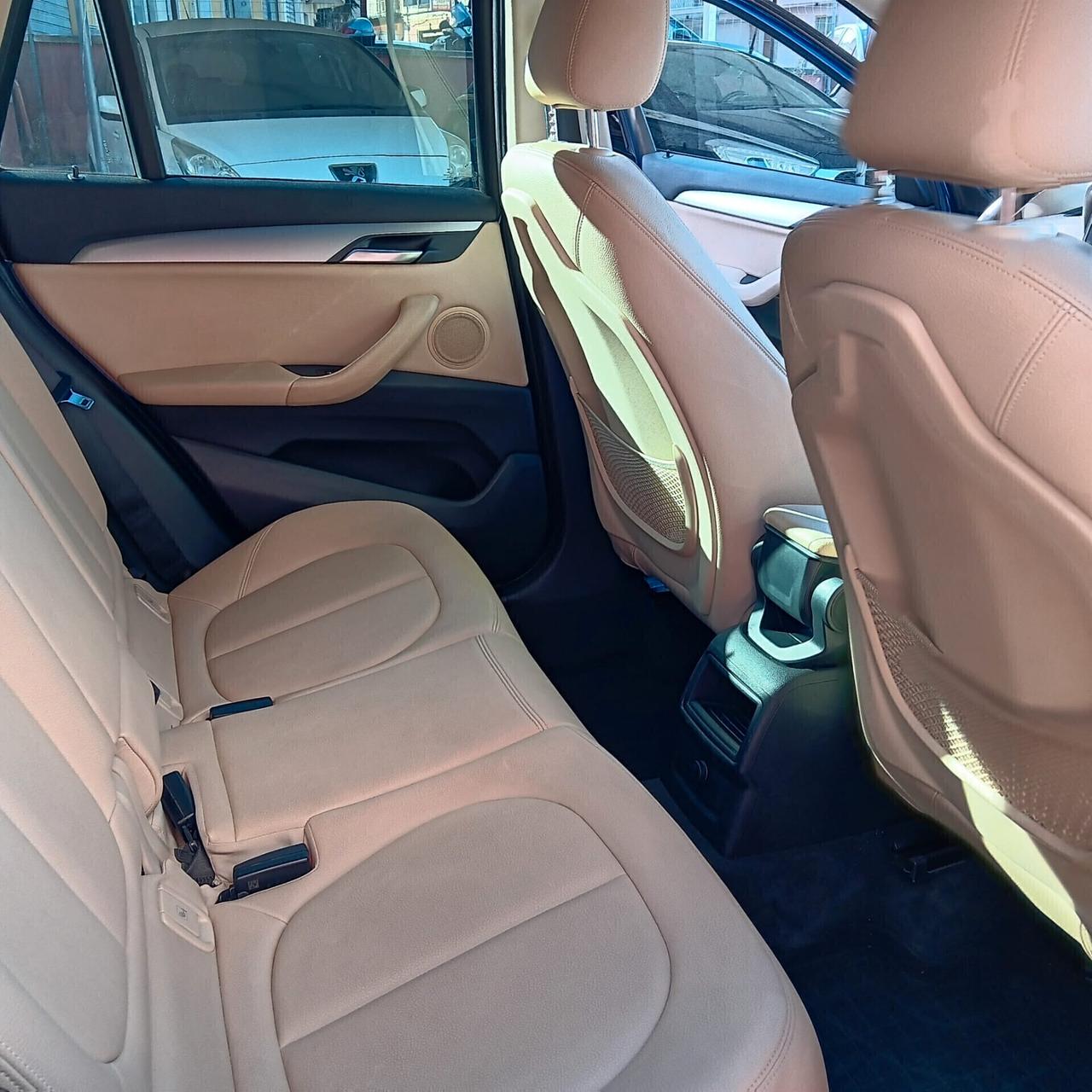 Bmw X1 sDrive18d Advantage-2016