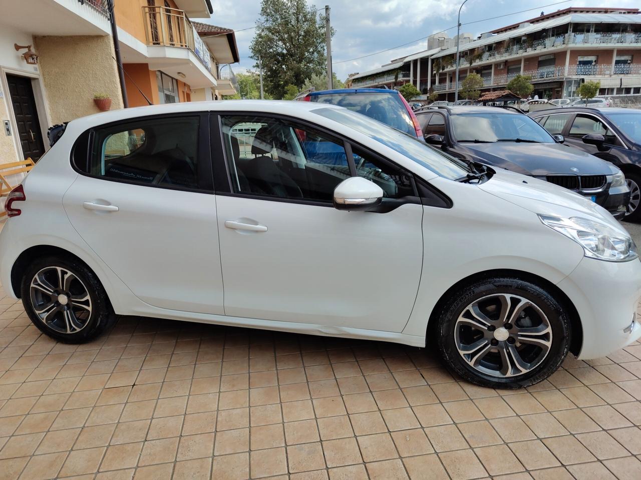Peugeot 208 1.4 e-HDi 68 CV S&S robotizzato 5 porte Active