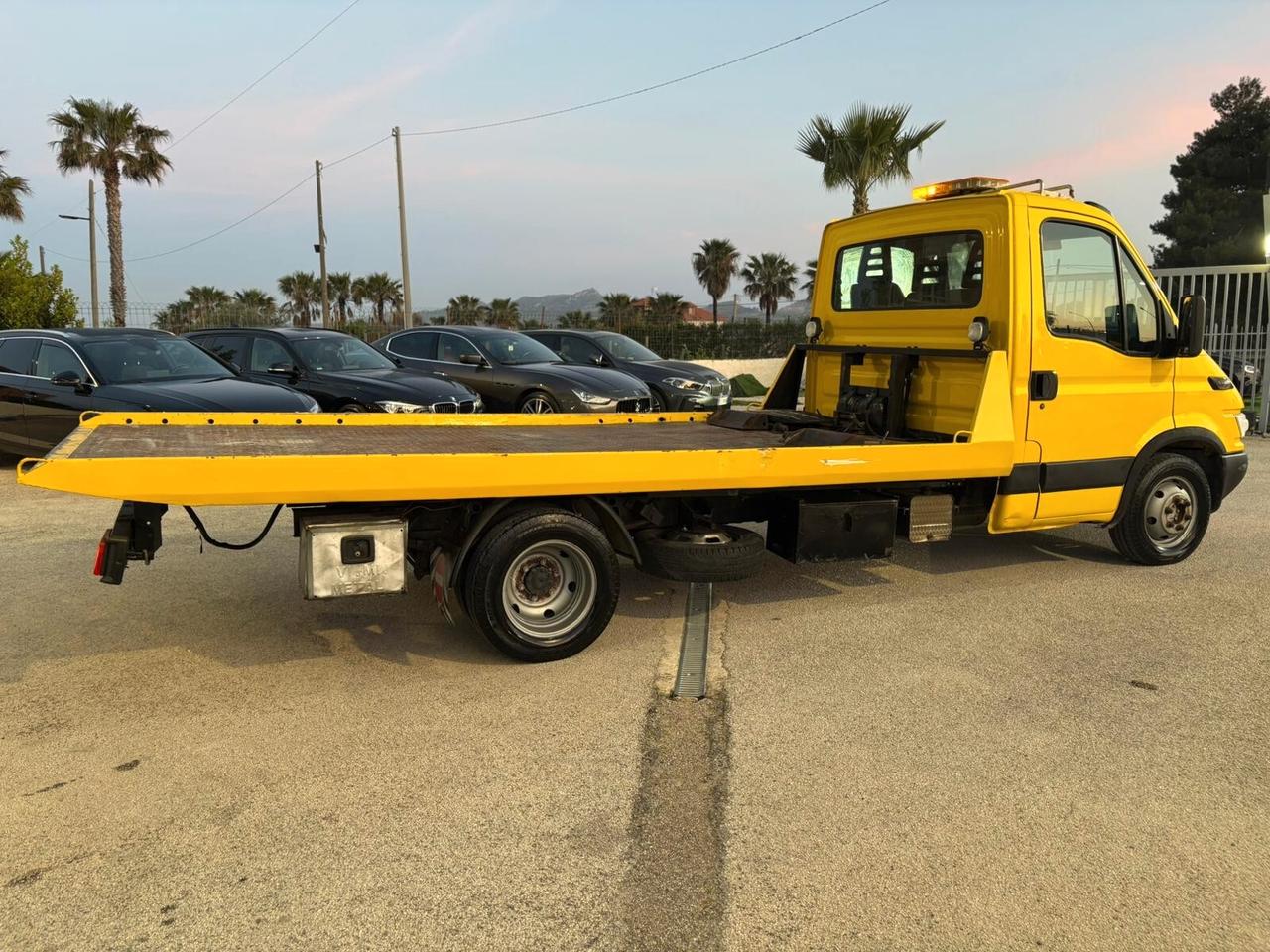 IVECO DAILY CARROATTREZZI 35 C13 ( PATENTE B)