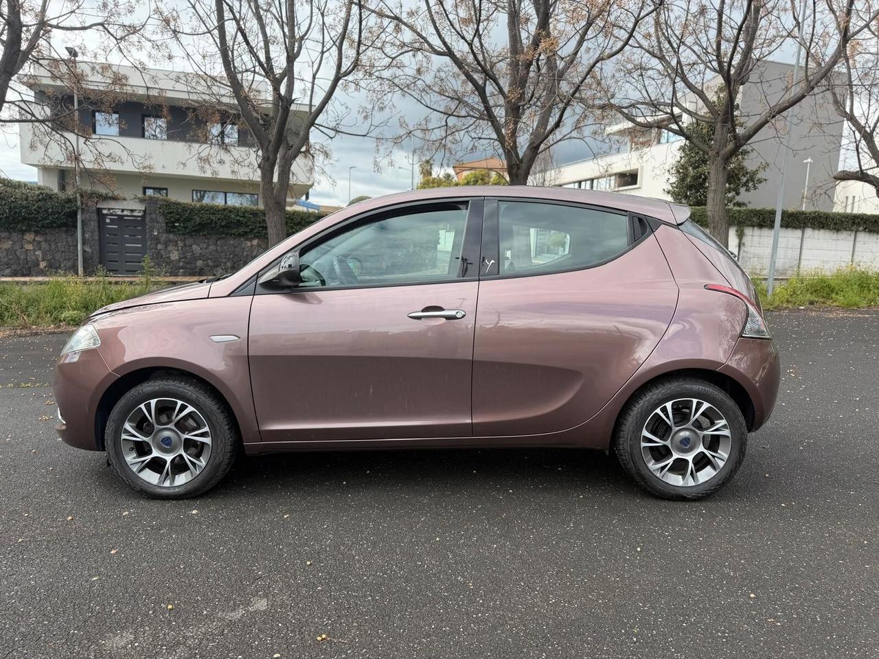 Lancia Ypsilon 1.2 69 CV 5 porte Gold