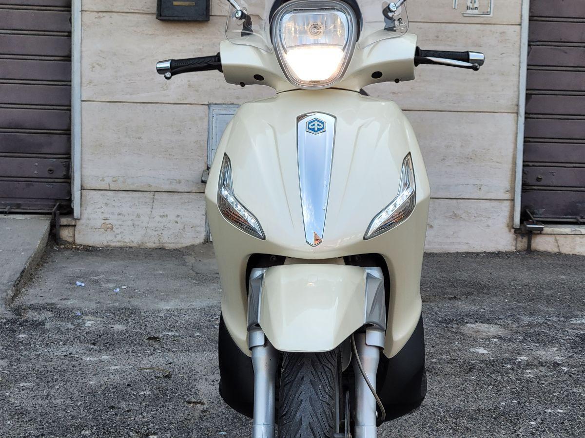 Piaggio - Beverly 300 - i.e.