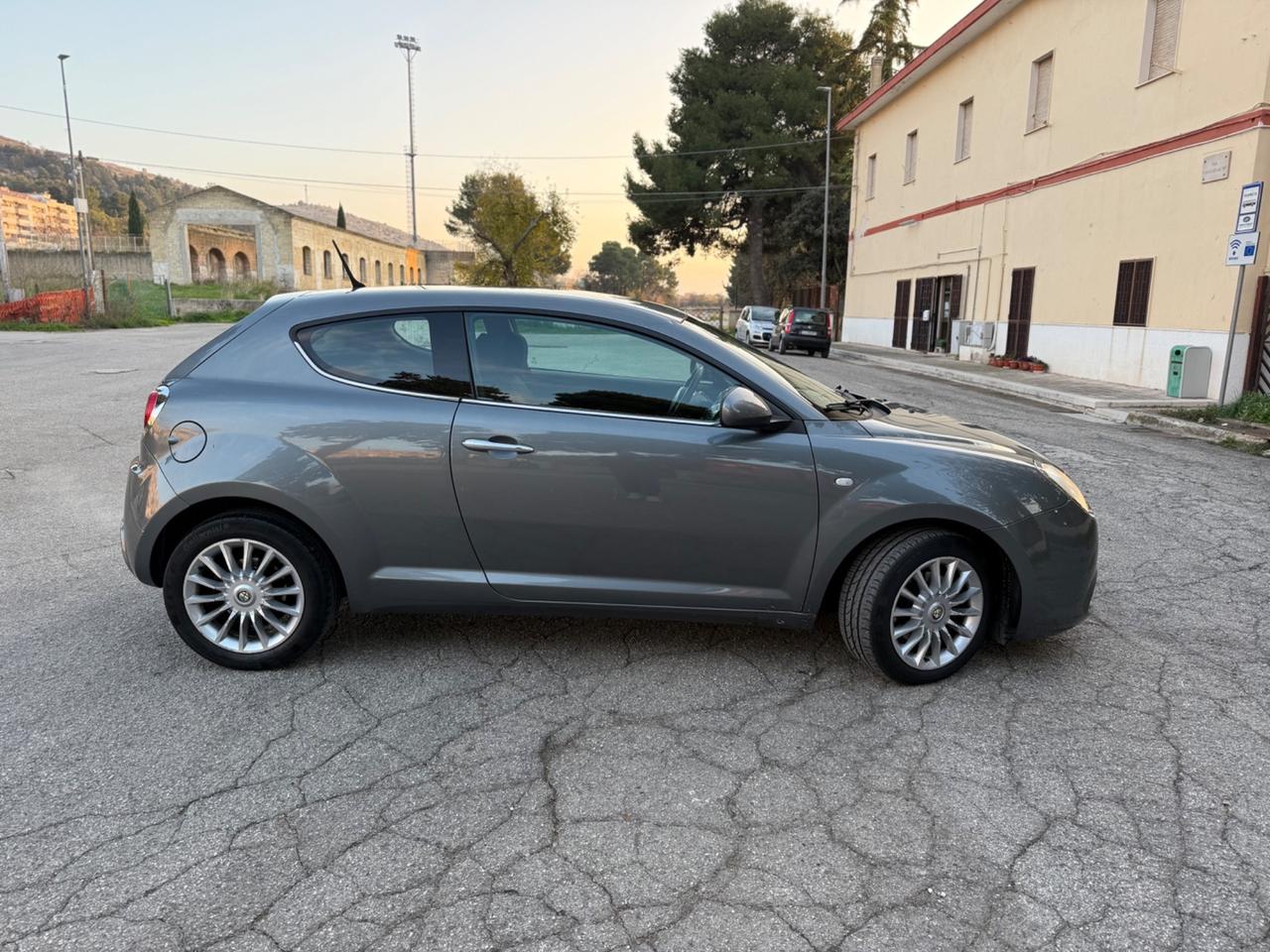 Alfa Romeo MiTo 1.6 JTDm 16V Distinctive Sport Pack