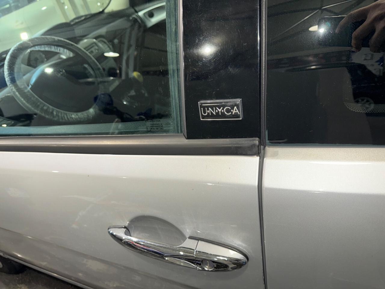 Lancia Ypsilon 1.3 MJT 75 CV Unyca