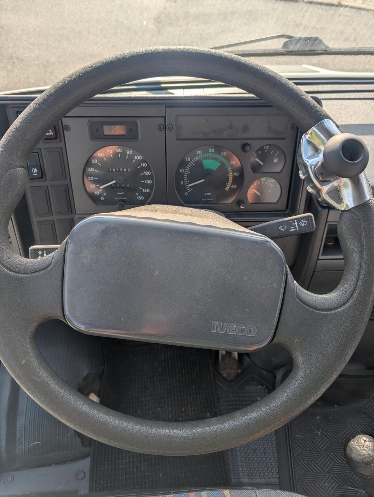 Iveco Daily 35.10 con gru