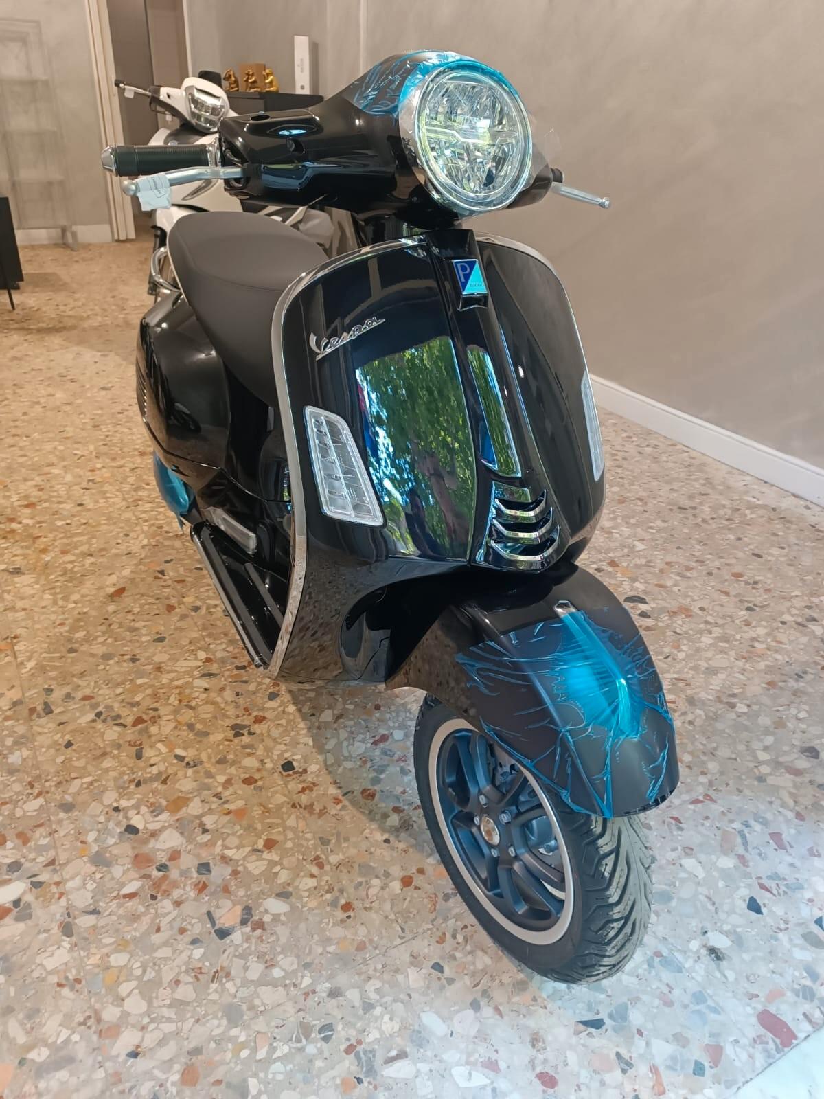 Piaggio Vespa 310 GTS hpe