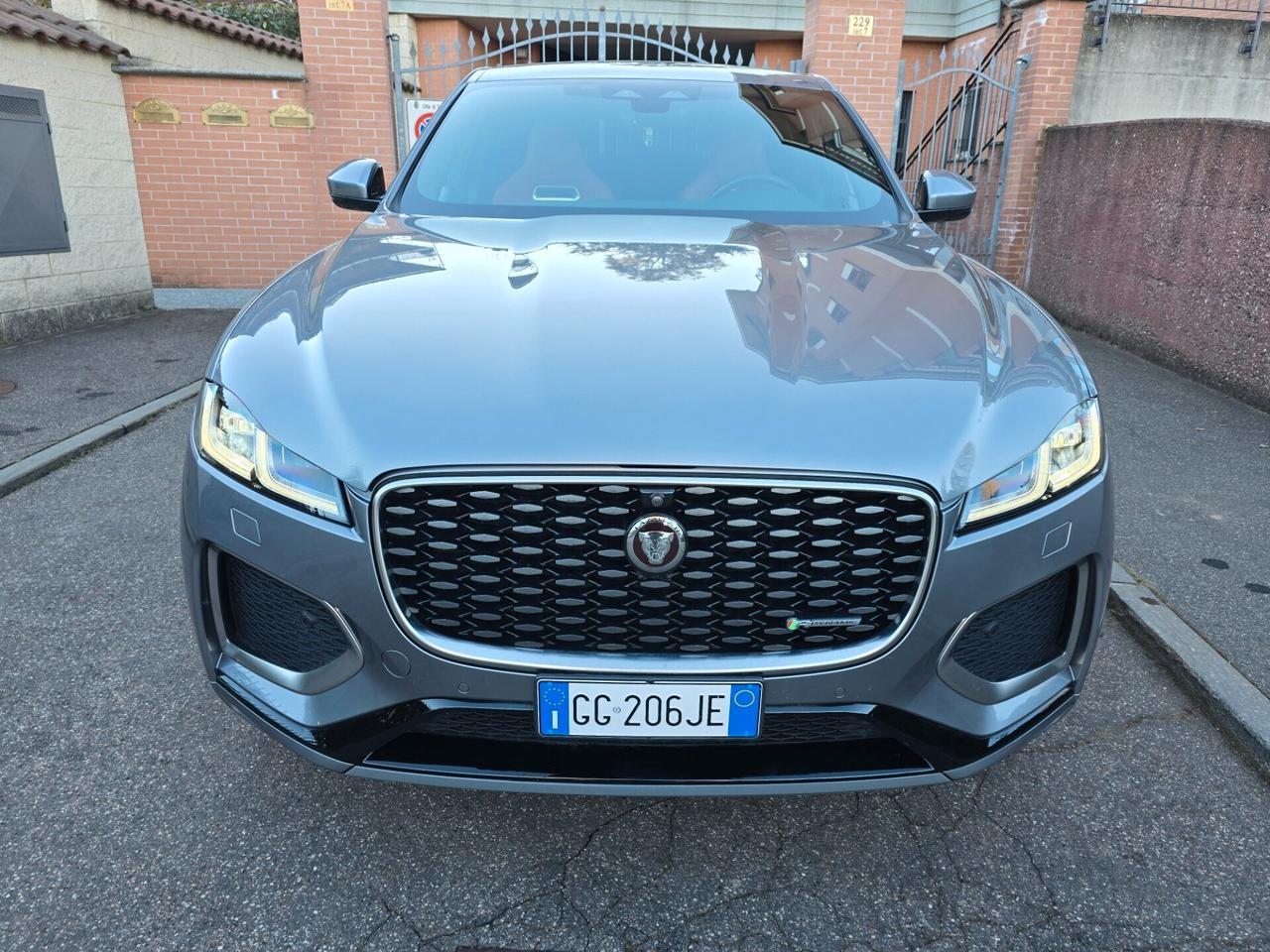 JAGUAR F-Pace R-Dynamic HSE 2.0d 204 CV AWD Auto.