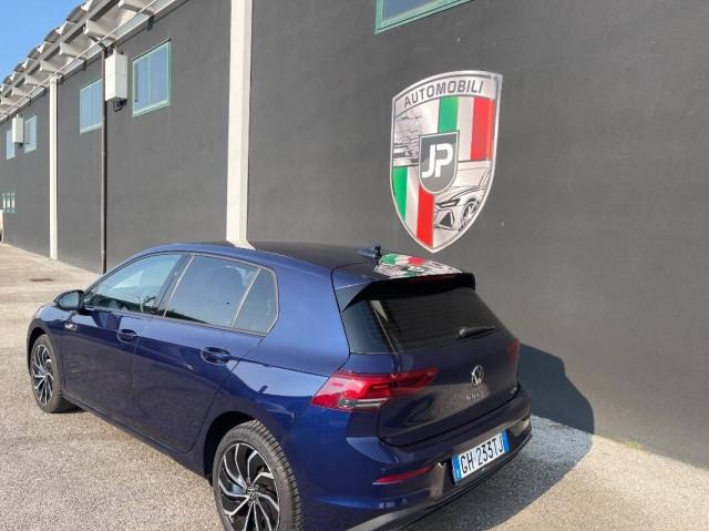 Volkswagen Golf 1.0 etsi 110cv dsg Luci amb PDC Vetri Scuri