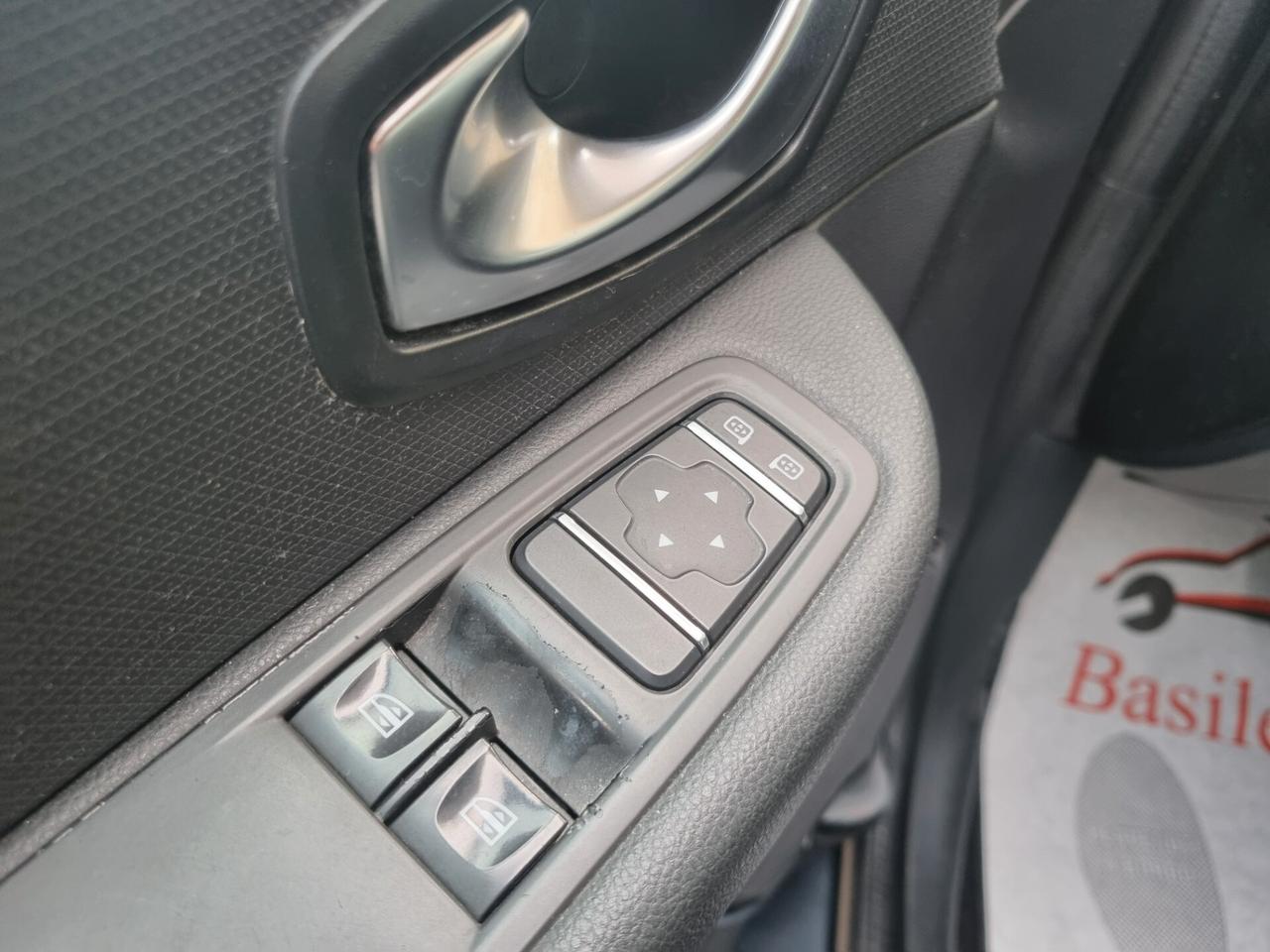 Renault Clio dCi 8V 90 CV 5 porte Moschino Intens