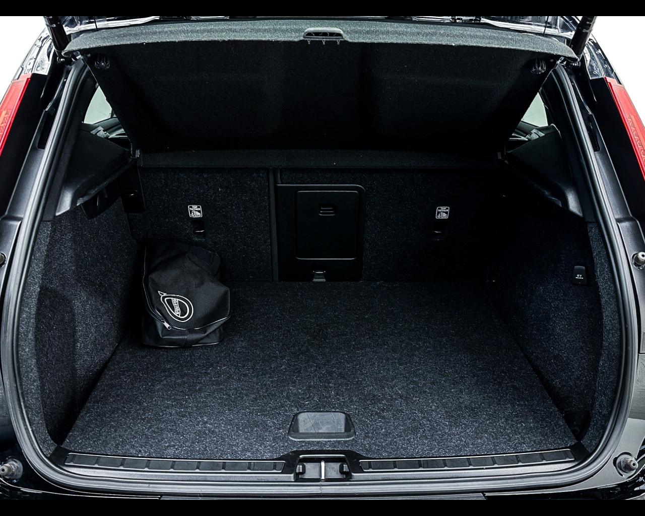 VOLVO XC40 (2017-->) - XC40 T5 Recharge Plug-in Hybrid Inscription Expression