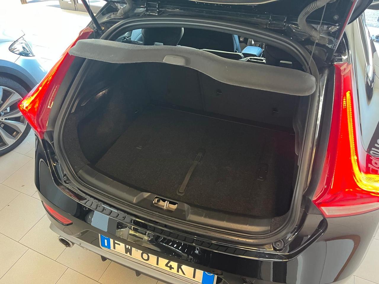 Volvo V40 D2 R-design