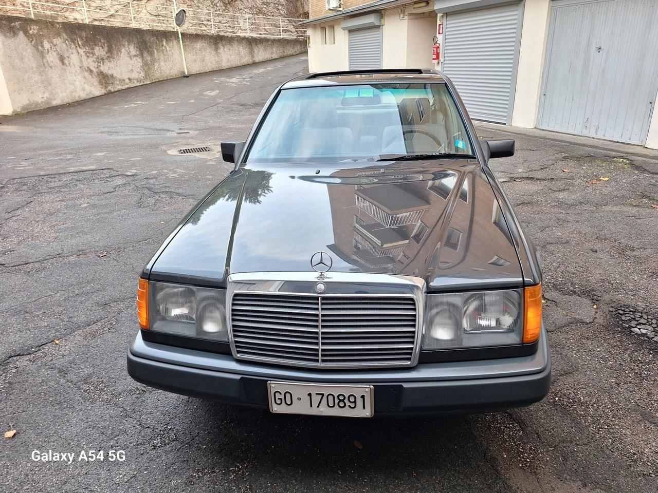 Mercedes-benz 200 E