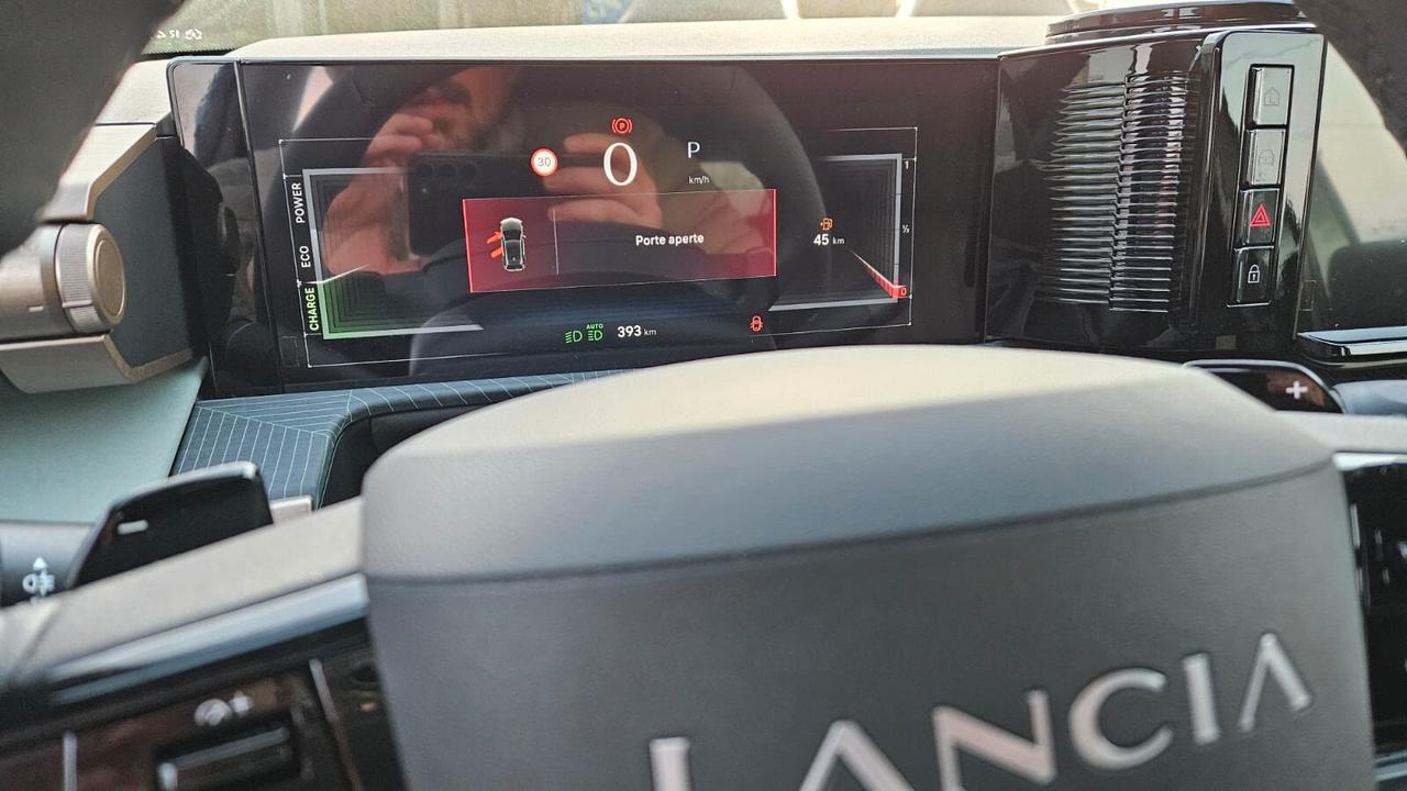 Lancia Ypsilon Hybrid e-DCT