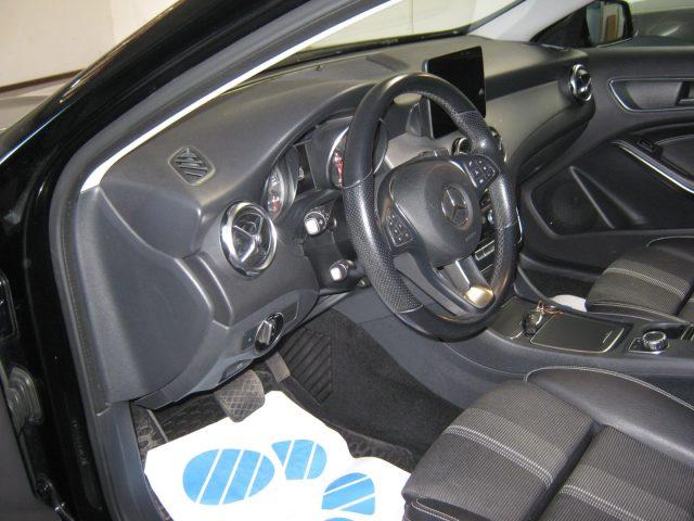 MERCEDES-BENZ GLA 200 d Automatic Sport
